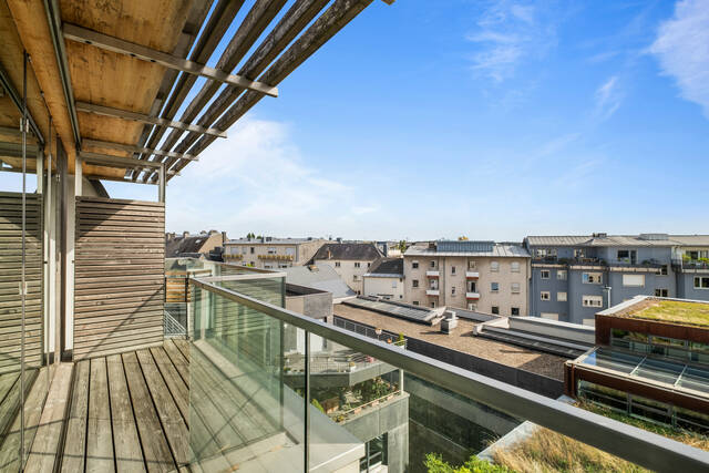 La terrasse sous la pergola en bois