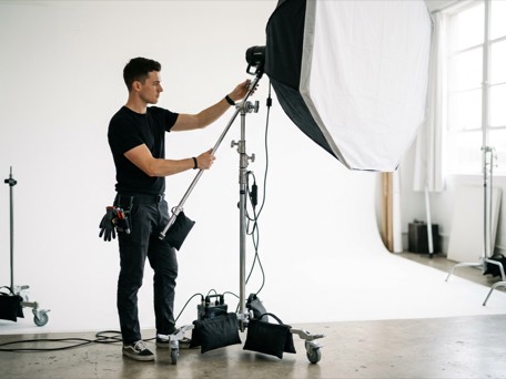 Assistant lumière sur le plateau